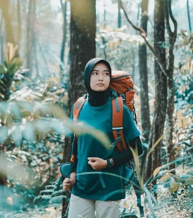Hijab Angin dari Gunung Berbisik: Simbol Keindahan, Tradisi, dan Ketahanan Perempuan