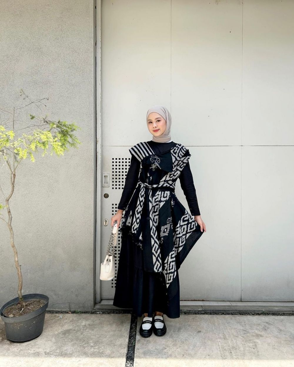 Hijab Malam dari Tenun Suara Dendam: Merajut Elegansi, Menghidupkan Warisan