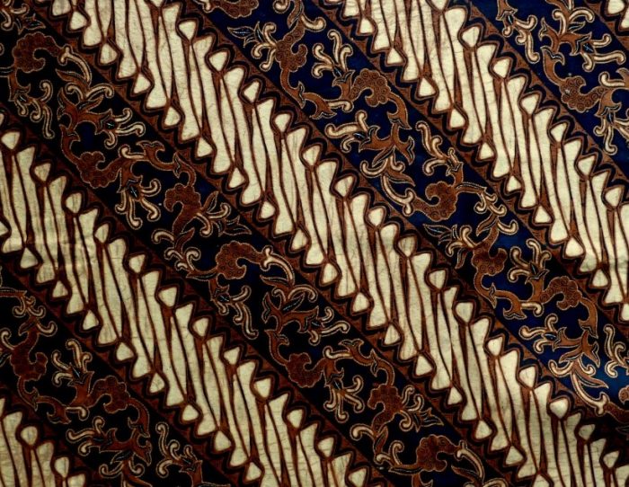 Kain dari Jalur Semut yang Tak Lagi Pulang: Sebuah Simbol Perlawanan dan Harapan